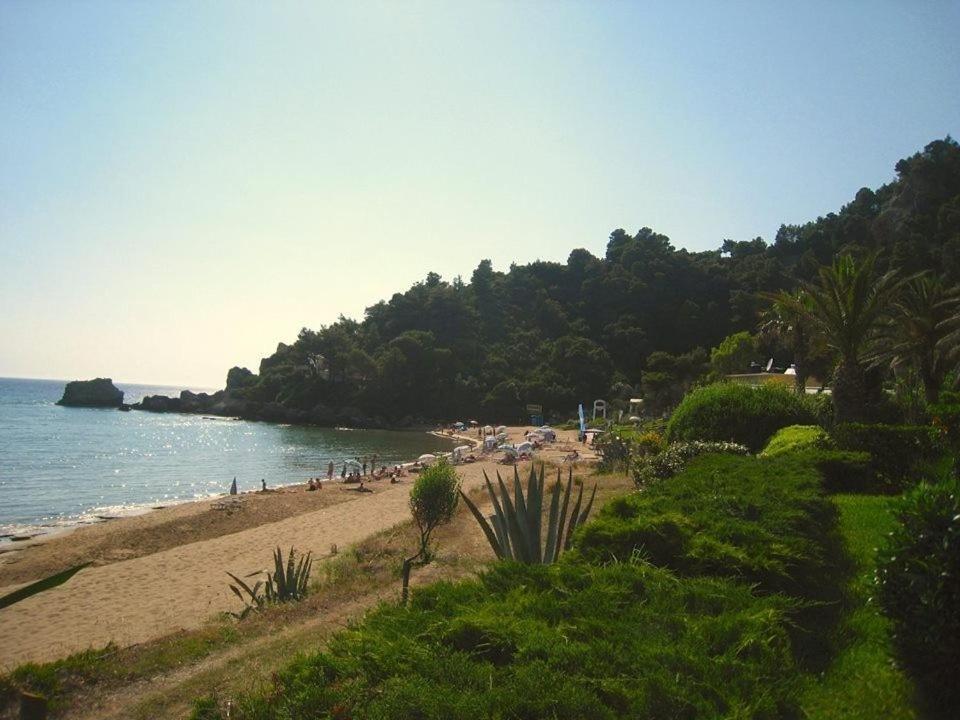 Alexandras On The Beach And Pool Apt กลีฟาดา ภายนอก รูปภาพ